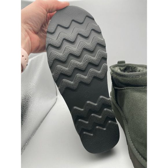 CUSHIONAIRE Women's COZY Genuine Suede pull on platform boot, Green 8 - Picture 5 of 6